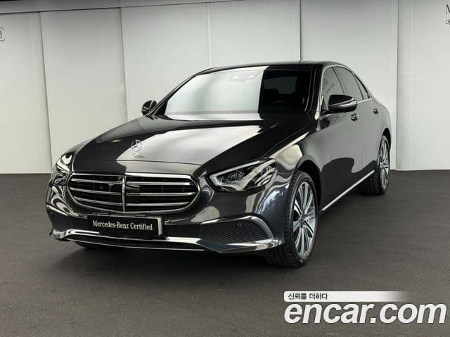 Mercedes-Benz E-Class 2022 — Photo 5/19