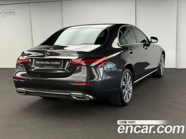 Mercedes-Benz E-Class 2022 — Photo 8/19