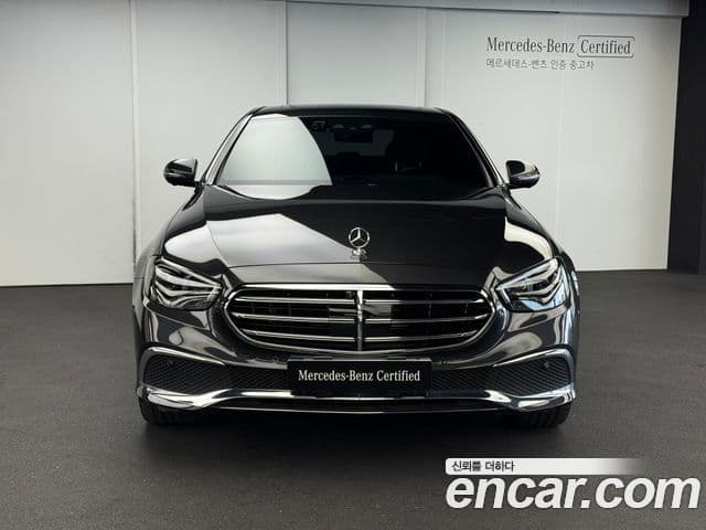 Mercedes-Benz E-Class 2022 — Photo 3/19