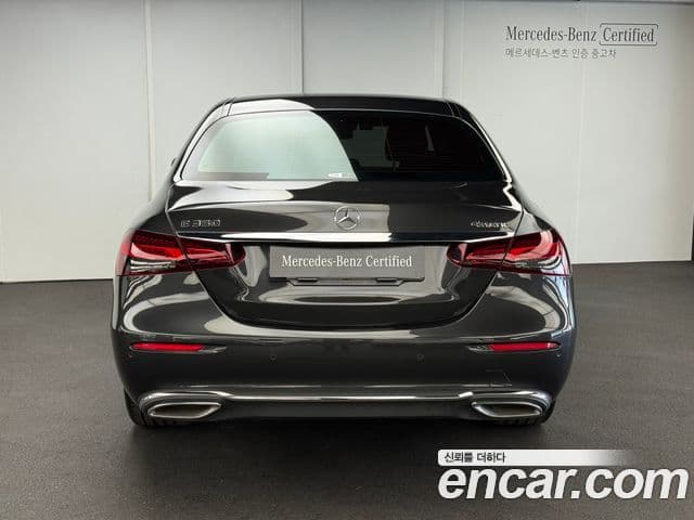 Mercedes-Benz E-Class 2022 — Photo 7/19