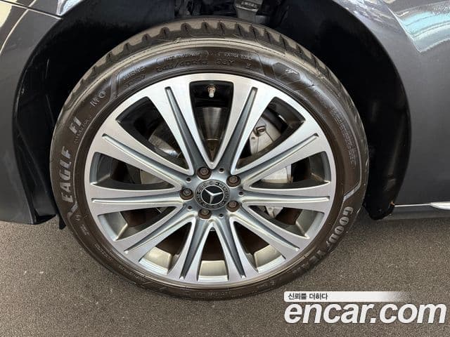 Mercedes-Benz E-Class 2022 — Photo 19/19