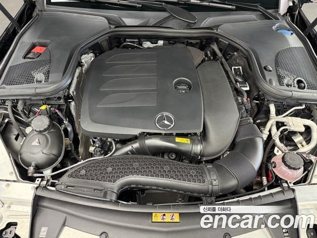 Mercedes-Benz E-Class 2022 — Photo 6/19
