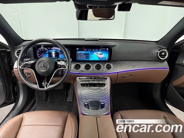 Mercedes-Benz E-Class 2022 — Photo 16/19