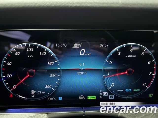 Mercedes-Benz E-Class 2022 — Photo 11/19