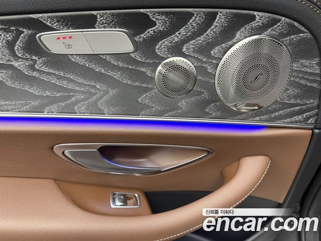 Mercedes-Benz E-Class 2022 — Photo 14/19