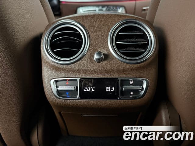 Mercedes-Benz E-Class 2022 — Photo 4/19