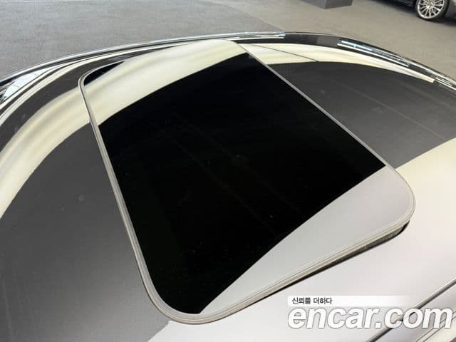 Mercedes-Benz E-Class 2022 — Photo 18/19