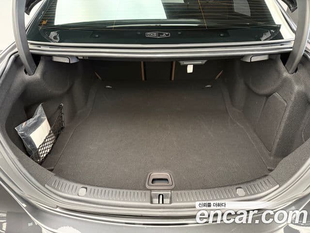 Mercedes-Benz E-Class 2022 — Photo 15/19