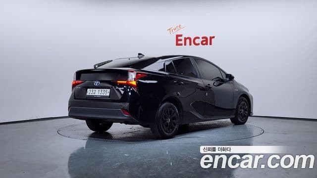 Toyota Prius 2019 — Photo 8/20