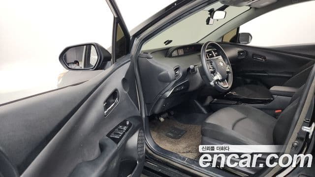 Toyota Prius 2019 — Photo 3/20