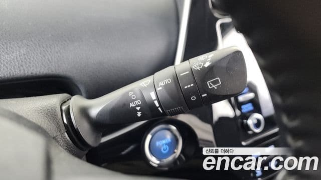 Toyota Prius 2019 — Photo 1/20