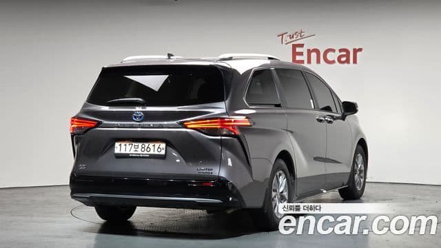 Toyota Sienna 2023 — ფოტო 2/20