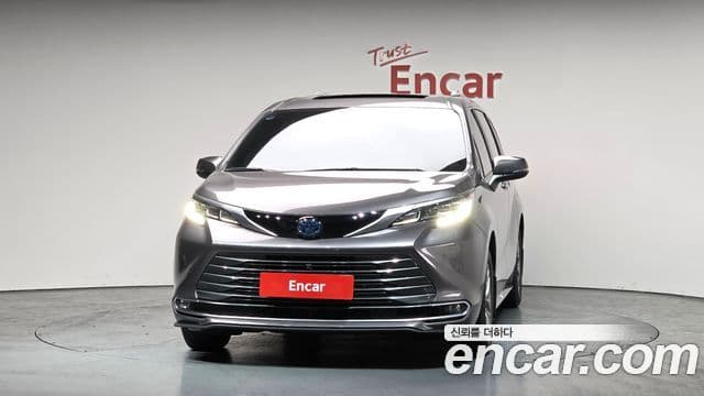 Toyota Sienna 2023 — ფოტო 3/20