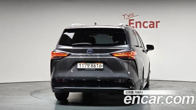 Toyota Sienna 2023 — ფოტო 4/20