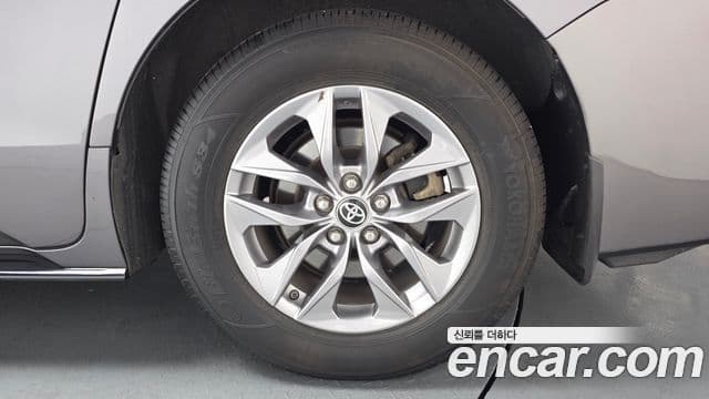 Toyota Sienna 2023 — ფოტო 5/20