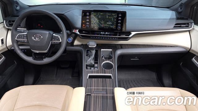 Toyota Sienna 2023 — ფოტო 7/20