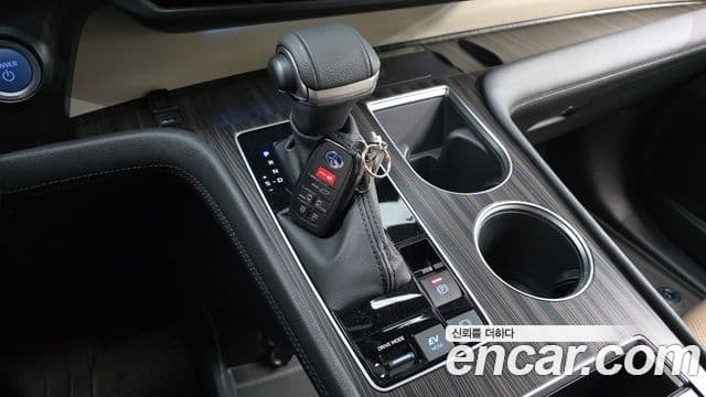 Toyota Sienna 2023 — ფოტო 9/20