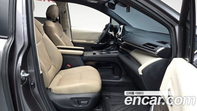 Toyota Sienna 2023 — ფოტო 10/20