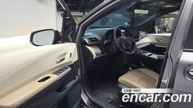 Toyota Sienna 2023 — ფოტო 11/20
