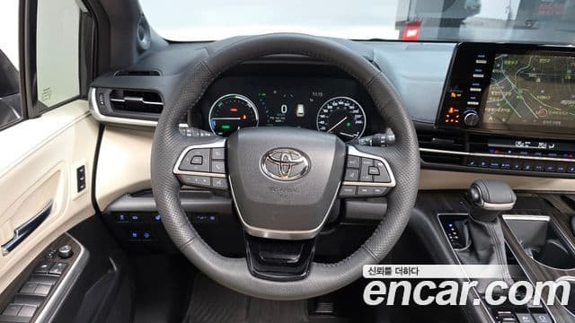 Toyota Sienna 2023 — ფოტო 13/20