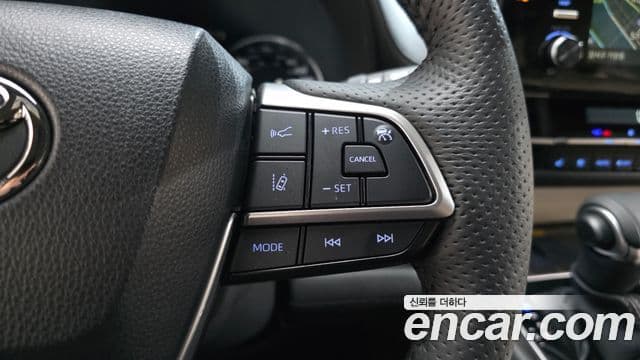 Toyota Sienna 2023 — ფოტო 17/20