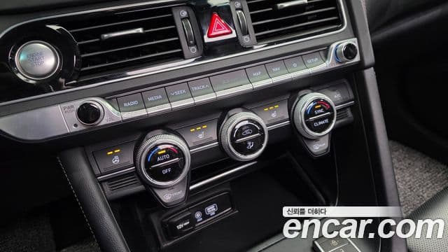 Genesis G70 2018 — ფოტო 19/20