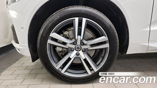 Volvo XC60 2021 — Şəkil 5/20