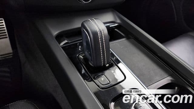 Volvo XC60 2021 — Şəkil 9/20
