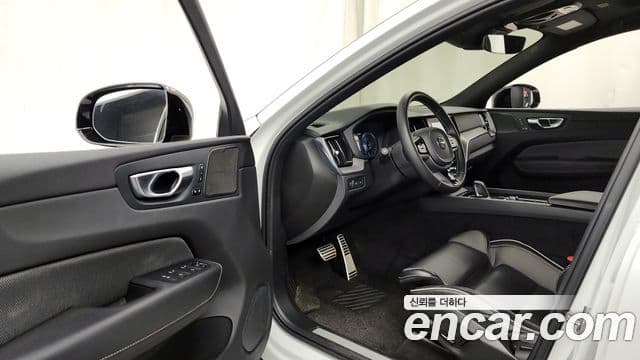 Volvo XC60 2021 — Şəkil 10/20