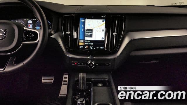 Volvo XC60 2021 — Şəkil 14/20