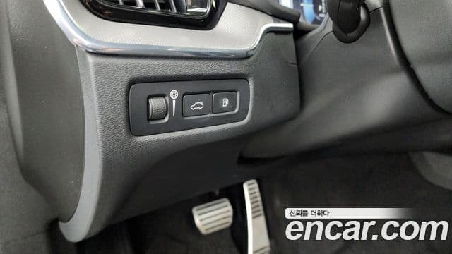 Volvo XC60 2021 — Şəkil 16/20