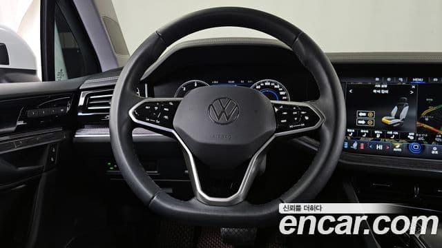 Volkswagen Touareg 2023 — ფოტო 13/20