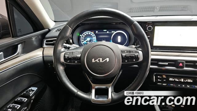 Kia K5 2022 — Şəkil 13/20