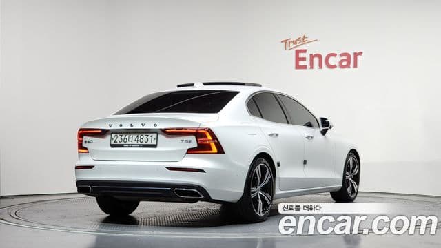 Volvo S60 2019 — ფოტო 2/20