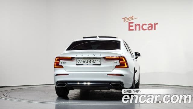 Volvo S60 2019 — ფოტო 4/20