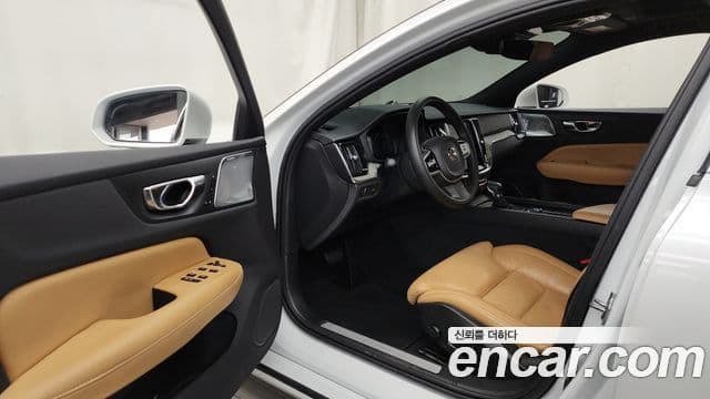 Volvo S60 2019 — ფოტო 10/20