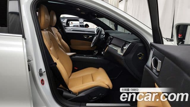 Volvo S60 2019 — ფოტო 11/20