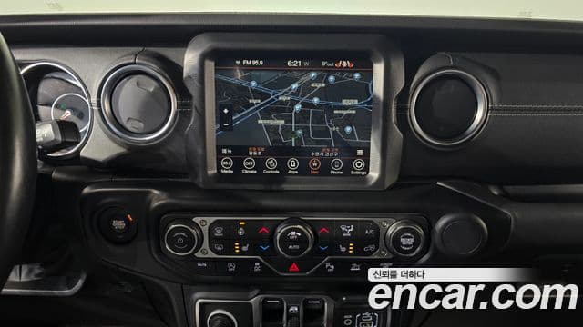 Jeep Wrangler 2022 — Şəkil 13/20