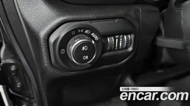 Jeep Wrangler 2022 — Şəkil 17/20