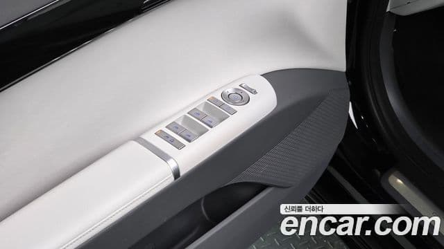 Hyundai Grandeur 2023 — ფოტო 17/20