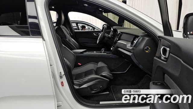 Volvo XC60 2020 — ფოტო 11/20