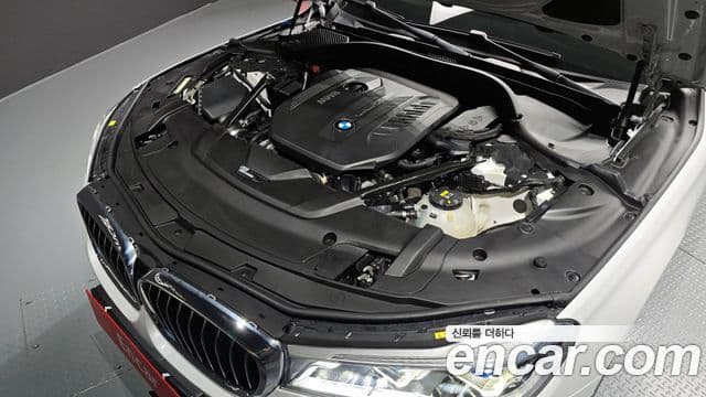 BMW 7 Series 2018 — Фото 6/20
