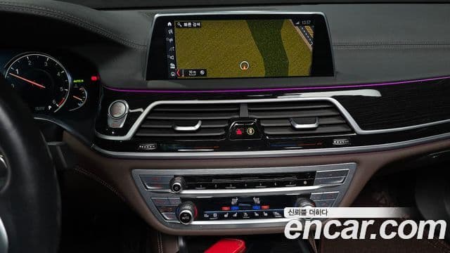 BMW 7 Series 2018 — Фото 16/20