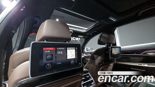 BMW 7 Series 2018 — Фото 19/20