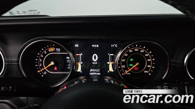 Jeep Wrangler 2019 — Şəkil 16/20