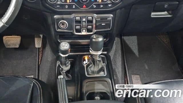 Jeep Wrangler 2019 — Şəkil 19/20