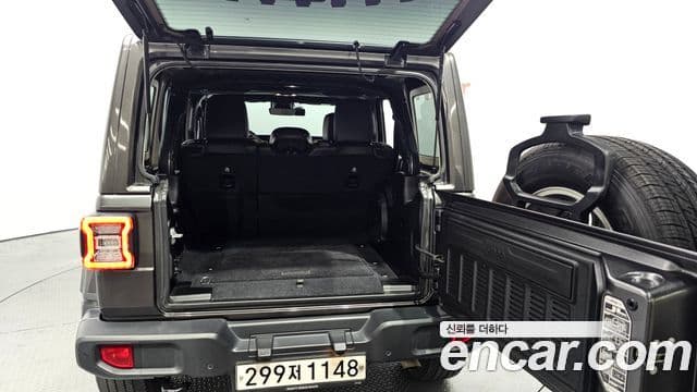 Jeep Wrangler 2019 — Şəkil 10/20