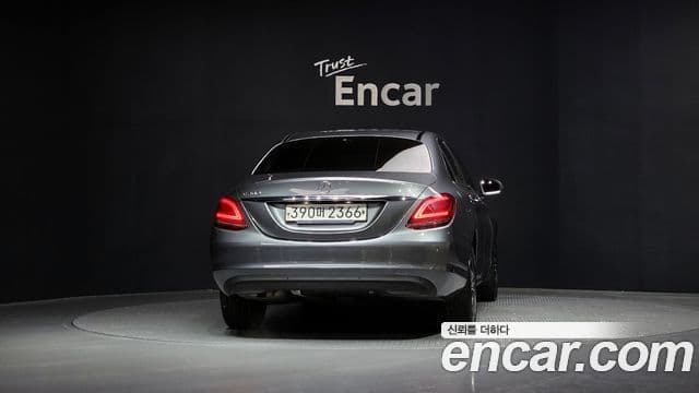 Mercedes-Benz C-Class 2020 — Photo 2/20