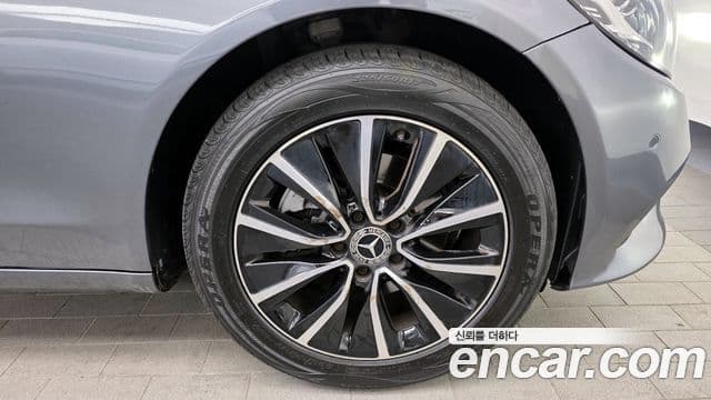 Mercedes-Benz C-Class 2020 — Photo 4/20