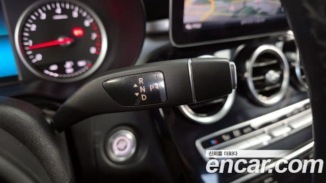 Mercedes-Benz C-Class 2020 — Photo 6/20